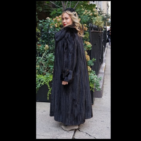 Plus Size Pre-Owned Ranch Mink Coat Size 16-20 - Picture 3 of 6